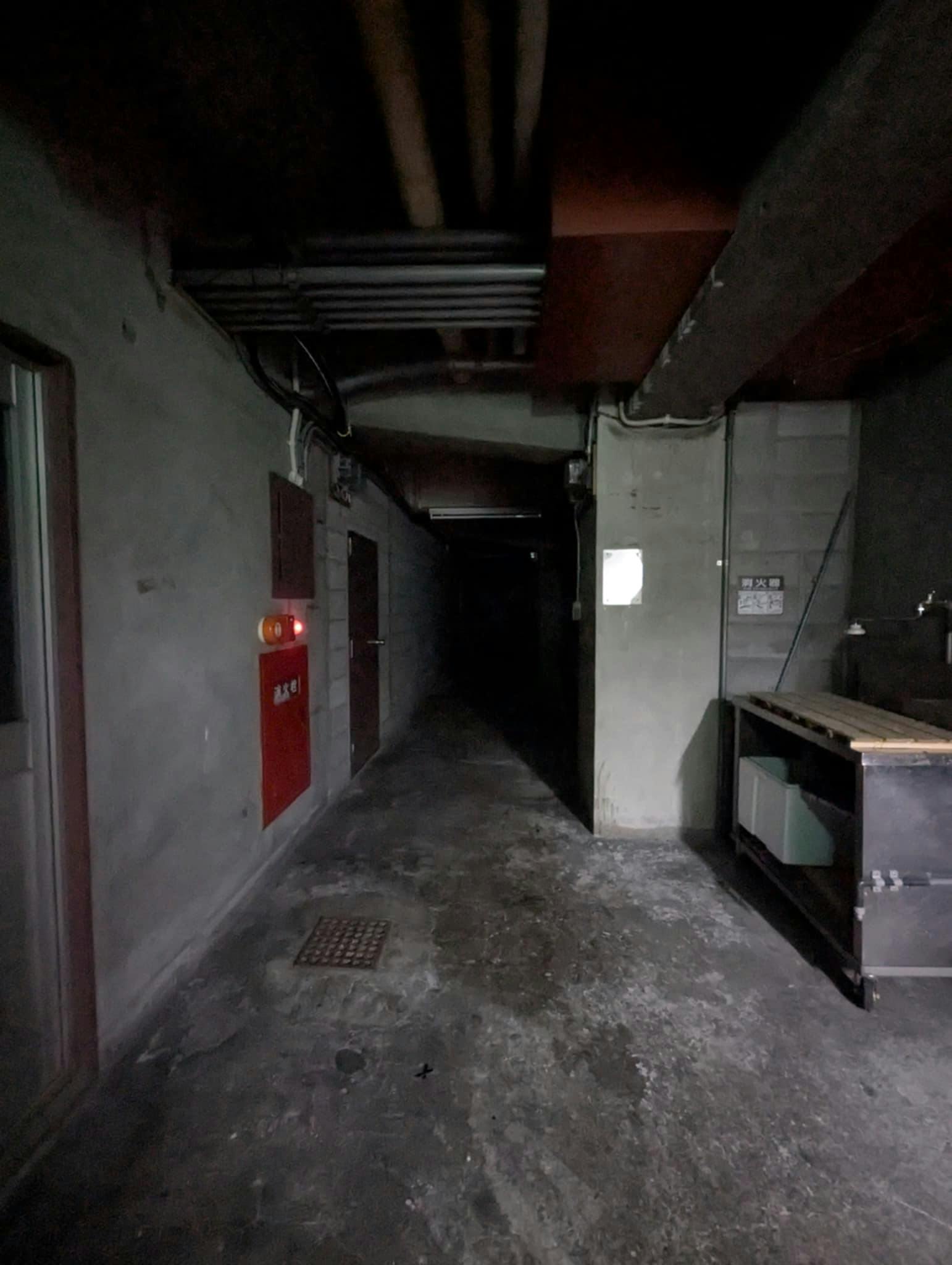 【日本橋駅6分】撮影や展示会に最適！アンティークな雰囲気と隠し扉で秘密基地感が漂うバーカウンター付きイベントスペース