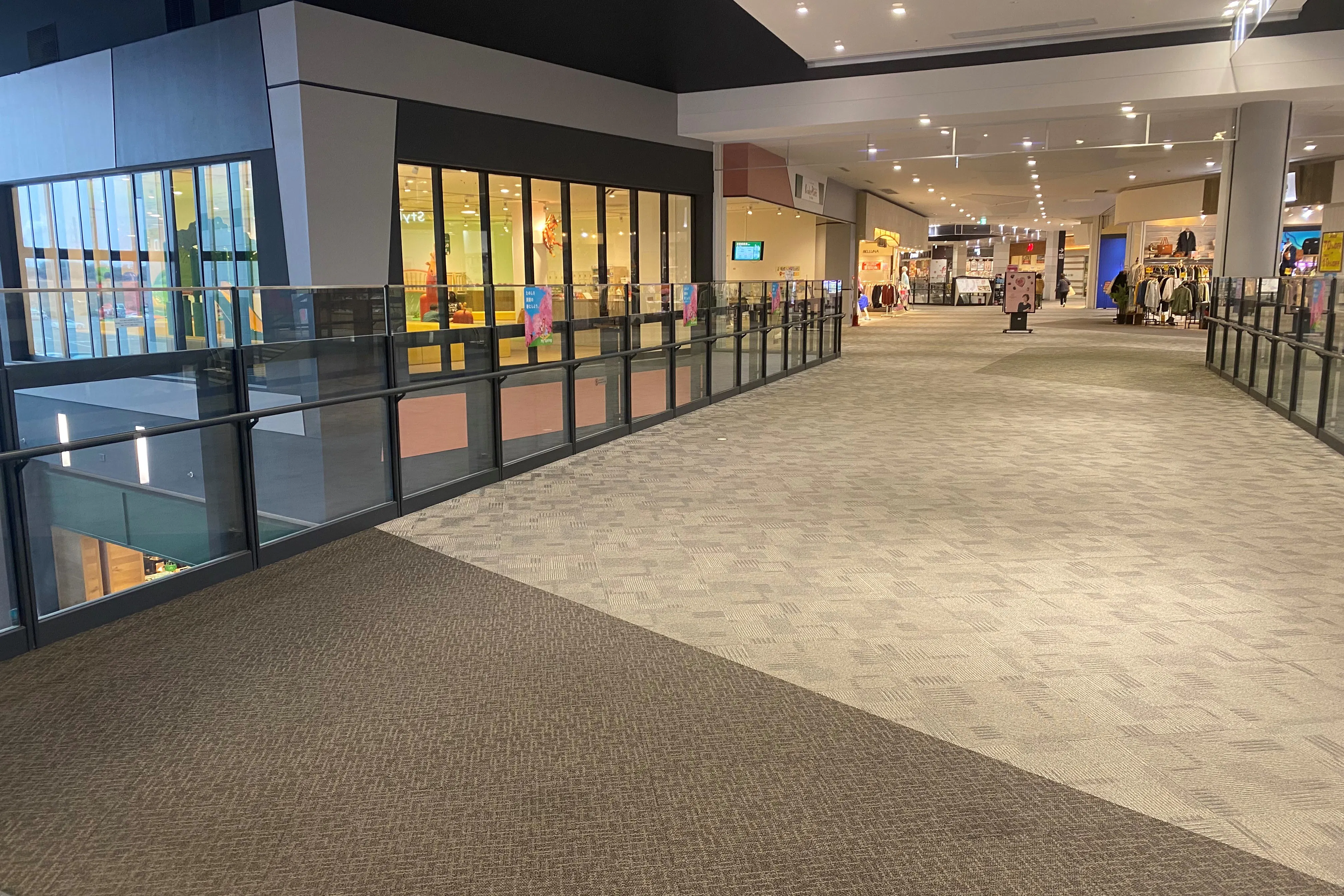 【イオンモール木更津】2F センターブリッジ