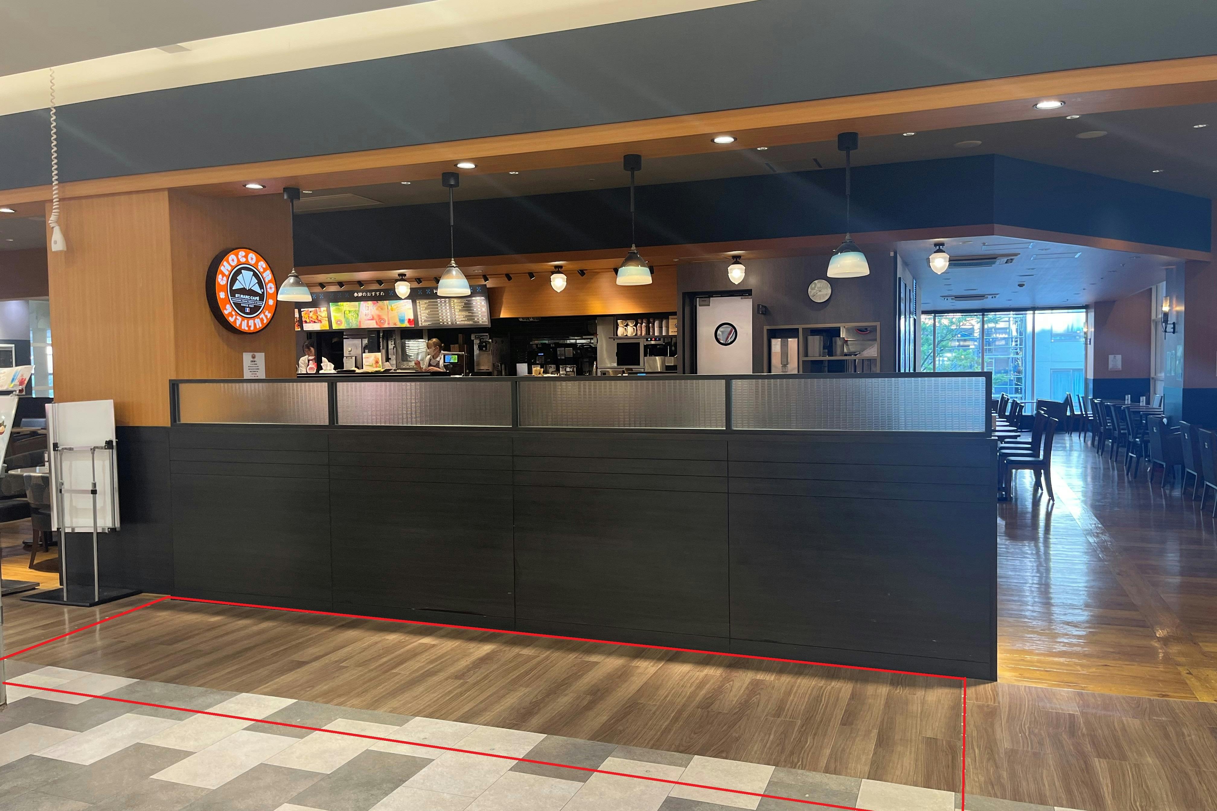 【ノースポート・モール】「1F-2区画(サンマルクカフェ前)」施設出入り口すぐ、食品スーパー前の食物販催事に最適なイベントスペース