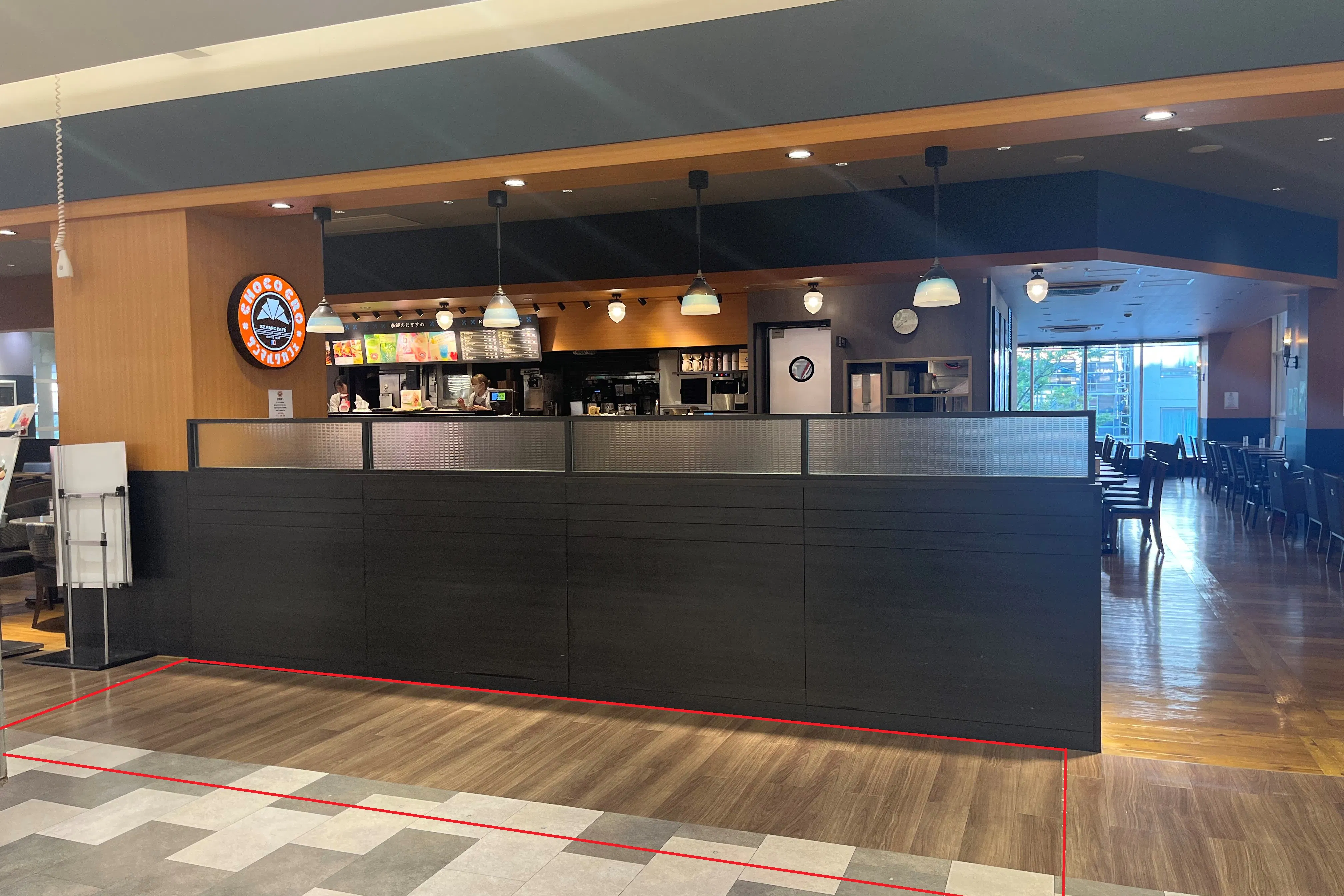 【ノースポート・モール】「1F-2区画(サンマルクカフェ前)」施設出入り口すぐ、食品スーパー前の食物販催事に最適なイベントスペース