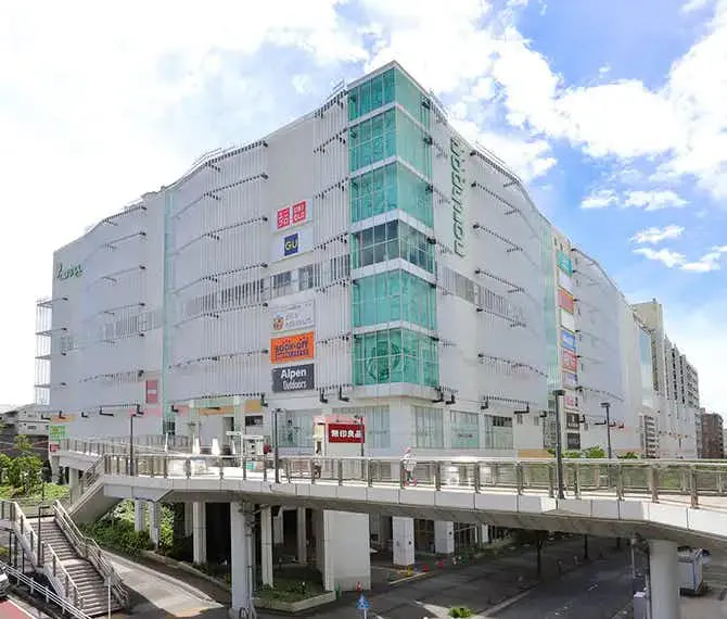 【ノースポート・モール】「1F-2区画(サンマルクカフェ前)」施設出入り口すぐ、食品スーパー前の食物販催事に最適なイベントスペース