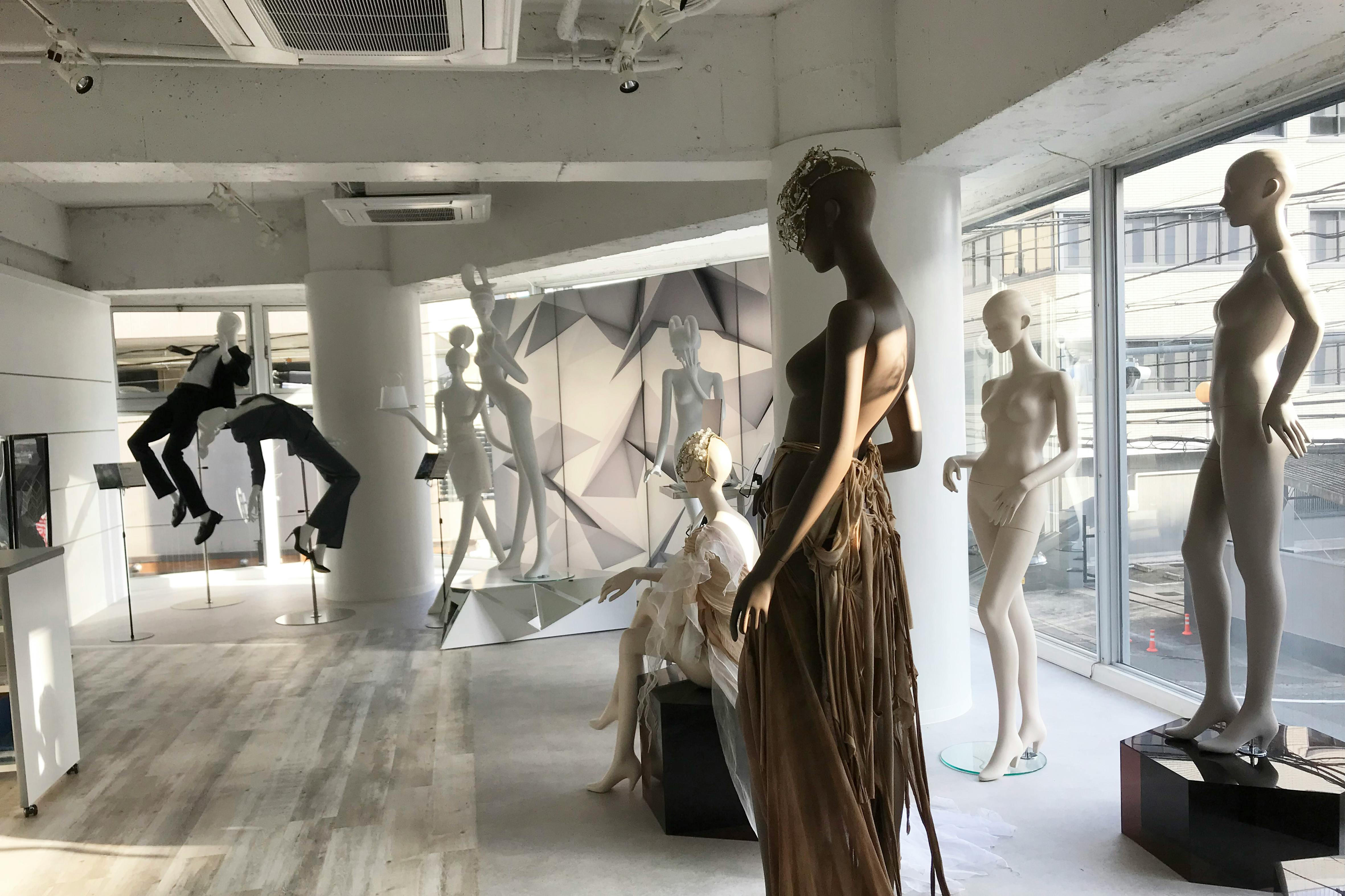 【薬院駅4分】展示会や個展に最適な薬院エリアにある清潔感あふれるレンタルスペース