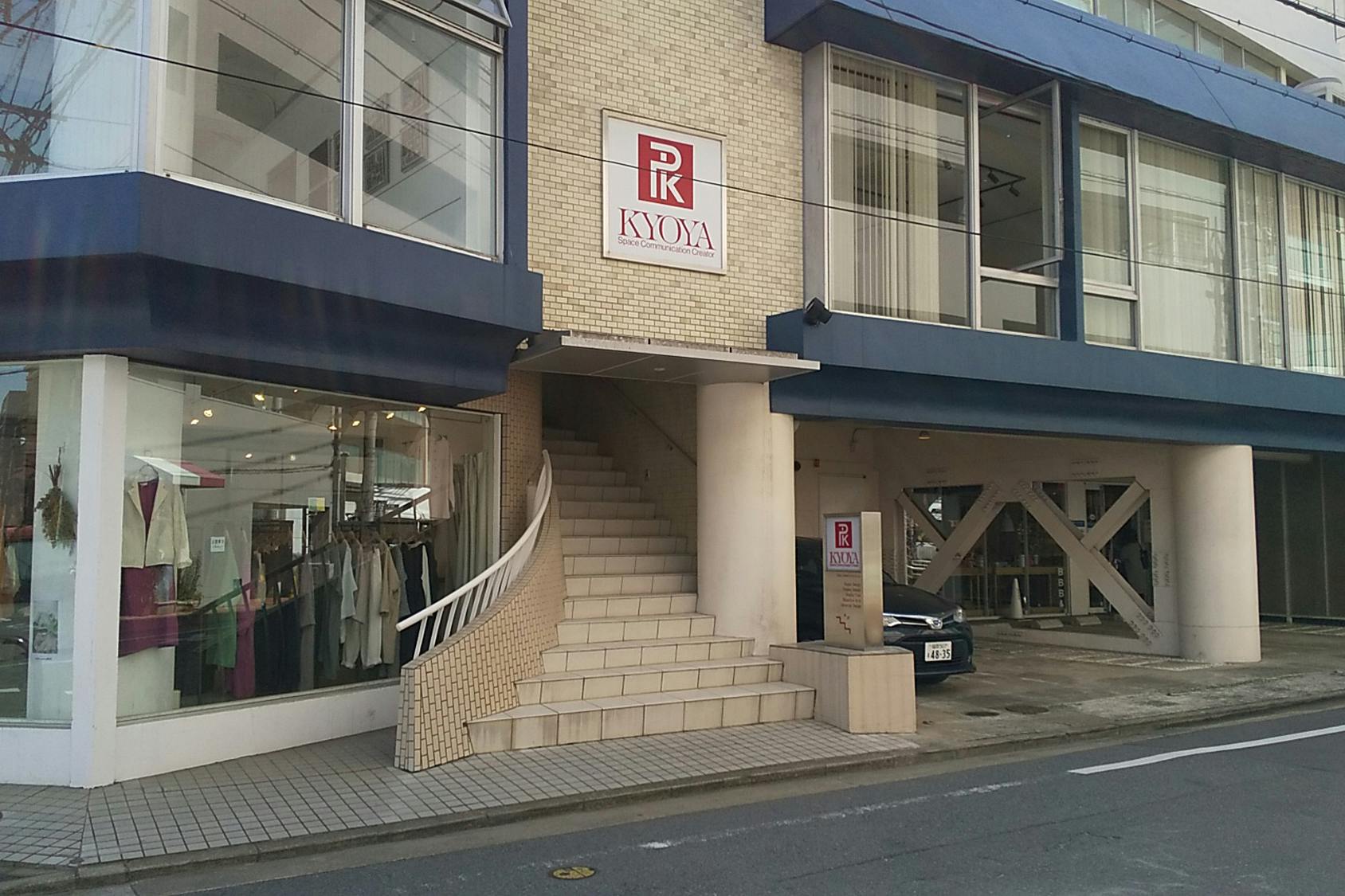 【薬院駅4分】展示会や個展に最適な薬院エリアにある清潔感あふれるレンタルスペース