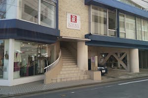 【薬院駅5分】展示会や個展に最適な薬院エリアにある清潔感あふれるレンタルスペース