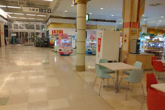 【イオンスーパーセンター大館】フードコート 販促プロモーションに最適なスーパー店内催事イベントスペース