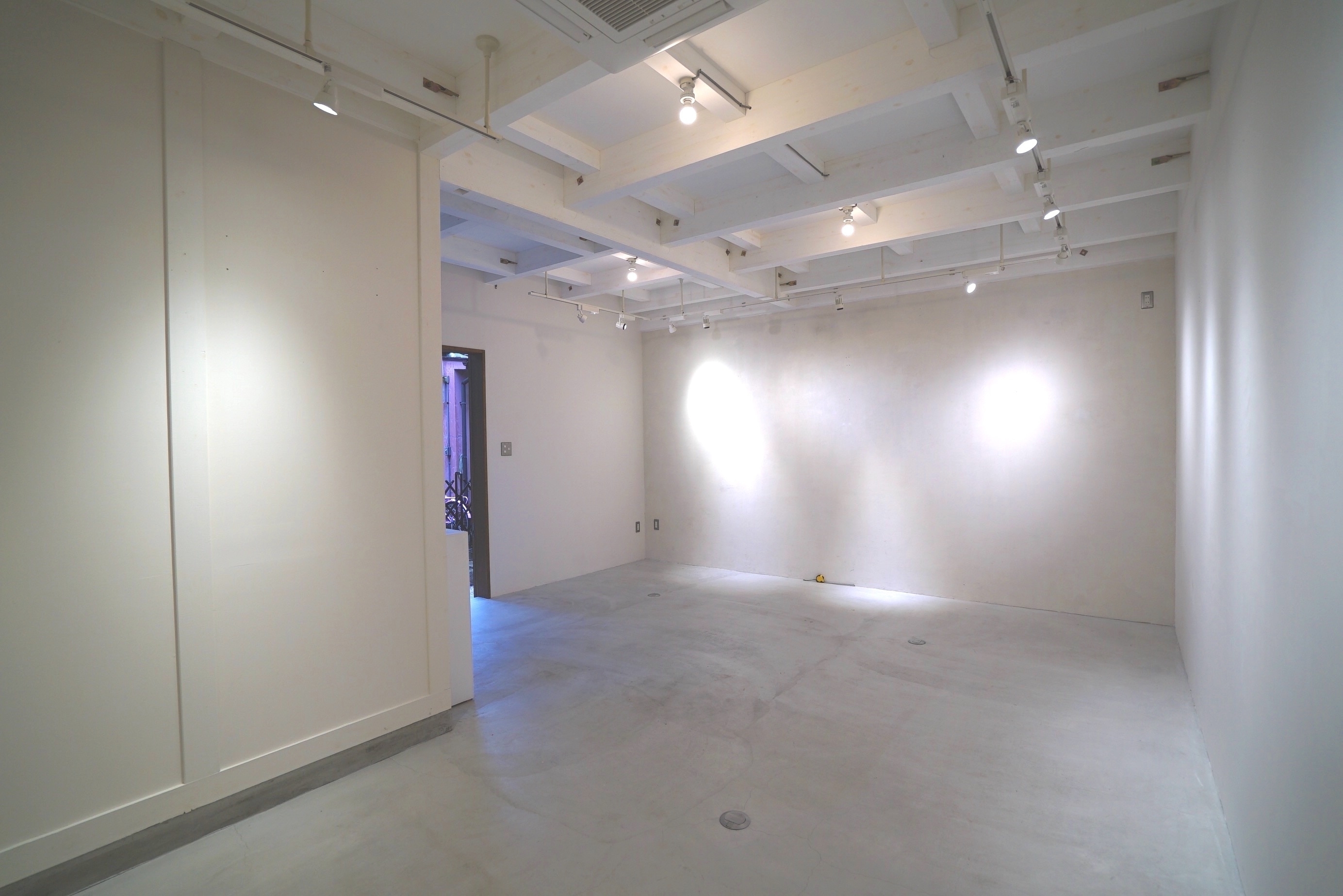 白を基調としているので、様々な用途でお使いいただけます。