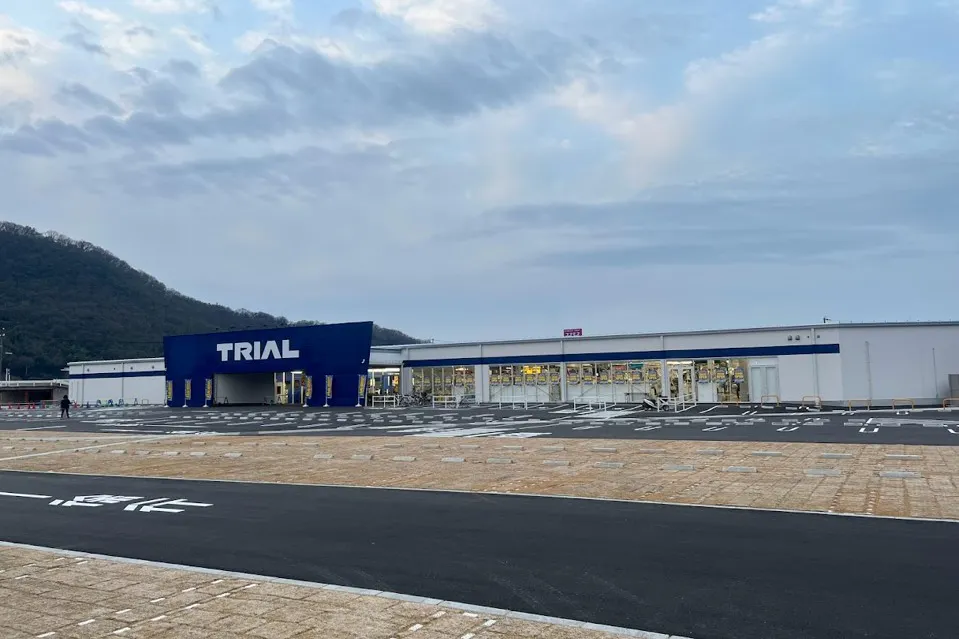 【スーパーセンタートライアル赤穂店】Ⓑ食物販やPR活動に最適な店内 風除室「出入口横 スペース」