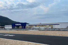 【スーパーセンタートライアル赤穂店】Ⓑ食物販やPR活動に最適な店内 風除室「出入口横 スペース」