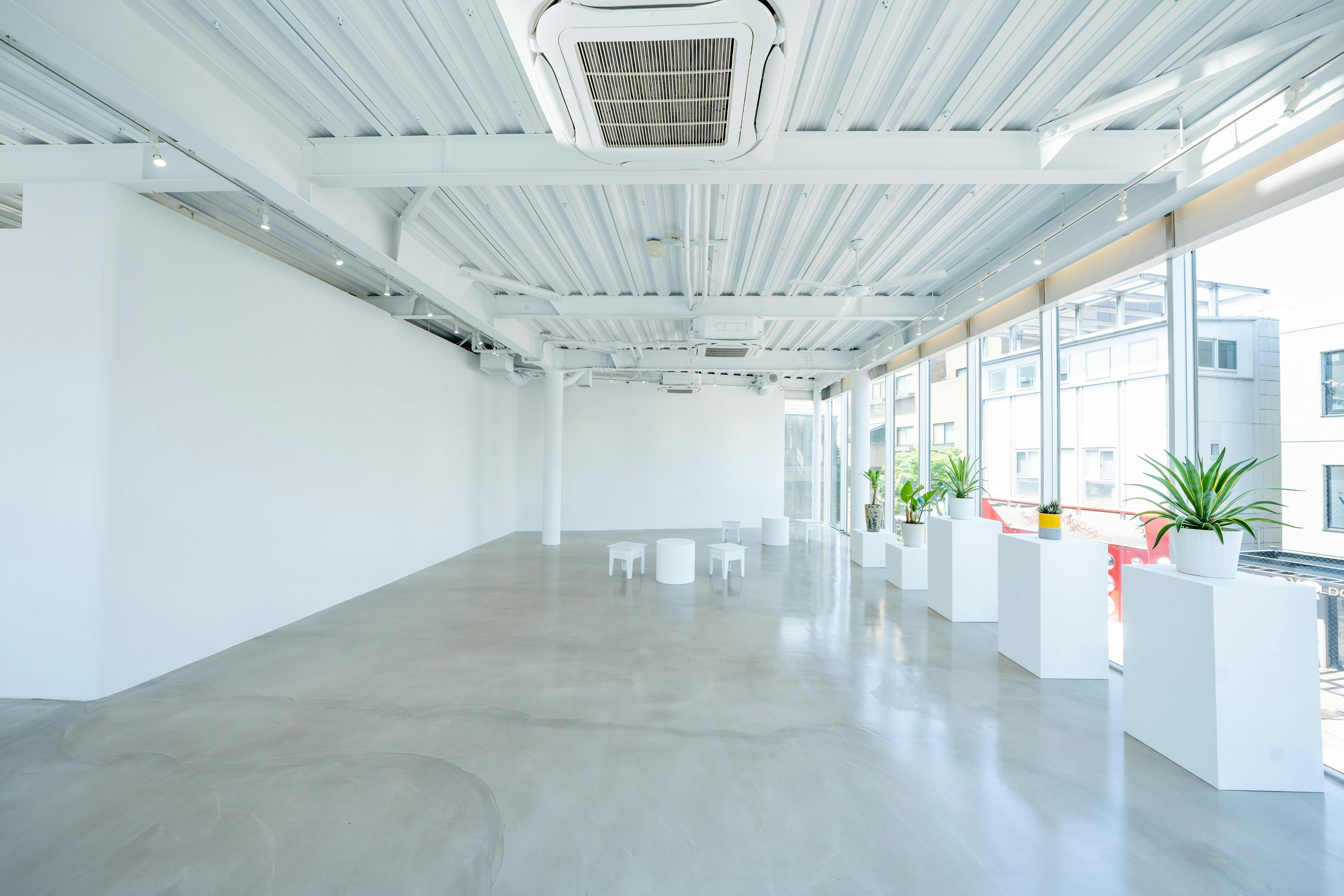 【明治神宮前駅3分】ファッション・アパレル関連のポップアップストアや展示会に適したキャットストリートに浮かぶギャラリースペース【無料貸し出し什器あり】