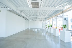 【明治神宮前駅3分】ファッション・アパレル関連のポップアップストアや展示会に適したキャットストリートに浮かぶギャラリースペース【無料貸し出し什器あり】