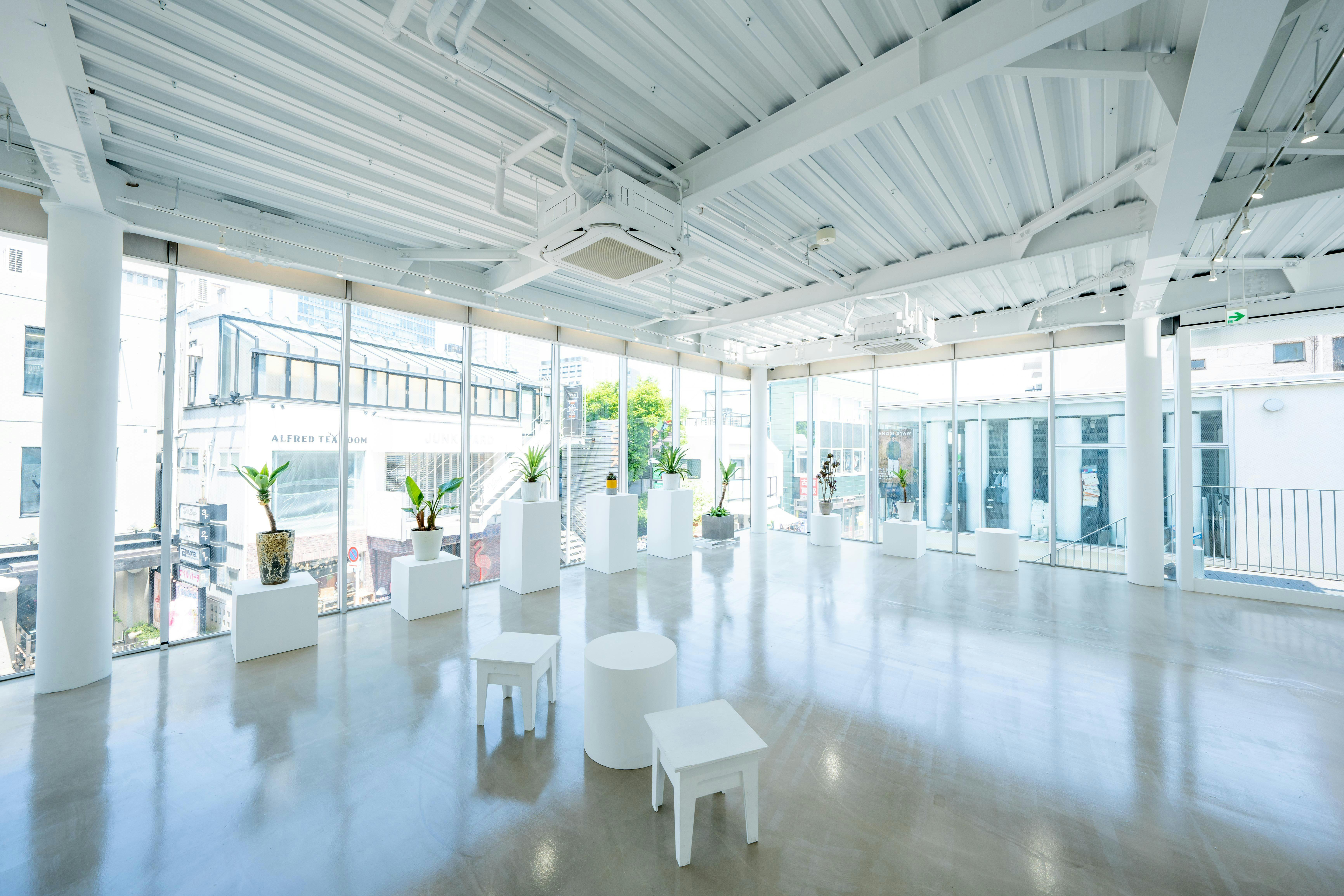 【明治神宮前駅3分】ファッション・アパレル関連のポップアップストアや展示会に適したキャットストリートに浮かぶギャラリースペース【無料貸し出し什器あり】