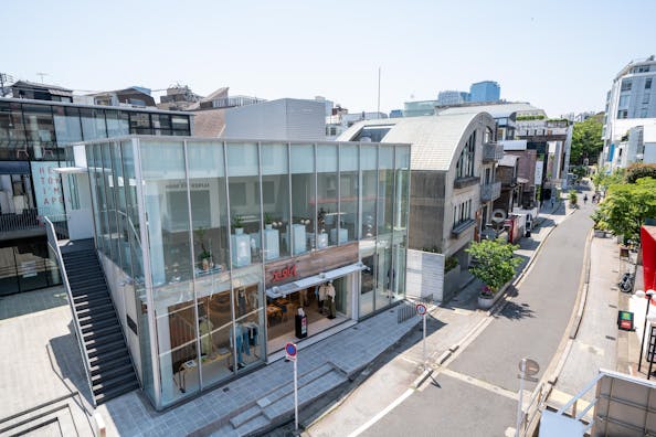 【明治神宮前駅3分】ファッション・アパレル関連のポップアップストアや展示会に適したキャットストリートに浮かぶギャラリースペース【無料貸し出し什器あり】