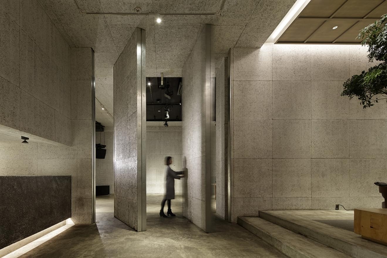 【表参道駅1分】総面積70坪、天井4mのデザイナーズ・イベントスペース