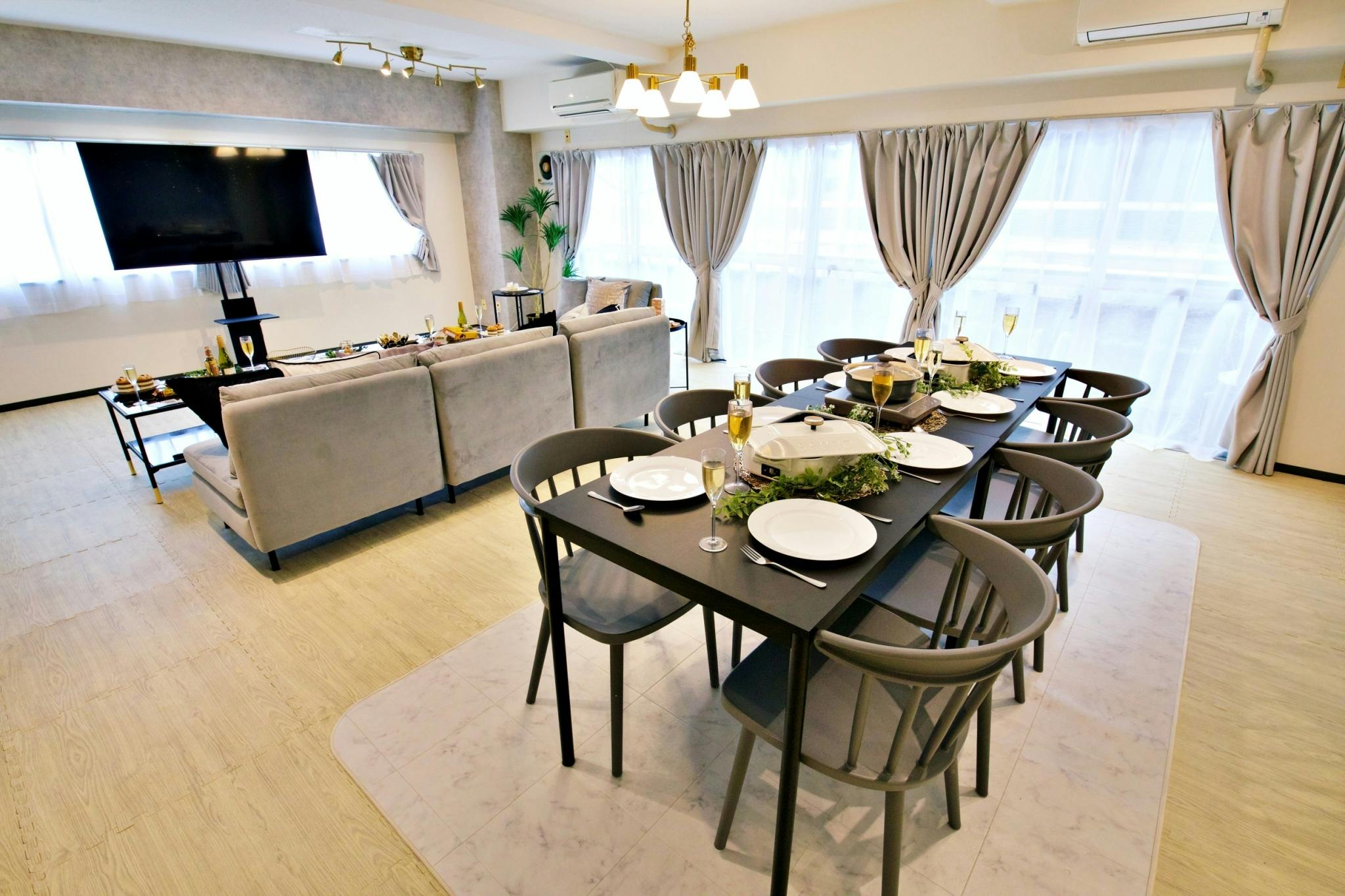 【新宿駅1分】オフサイトミーティングやクローズドイベントに最適な最大18名で利用可能なレンタルスペース