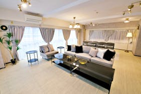 【新宿駅1分】オフサイトミーティングやクローズドイベントに最適な最大18名で利用可能なレンタルスペース