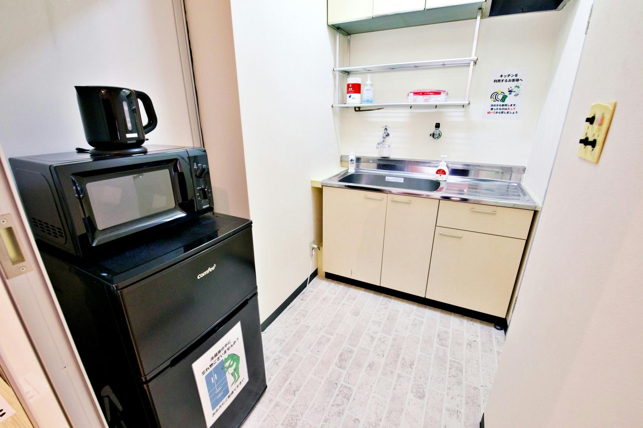 【新宿駅1分】オフサイトミーティングやクローズドイベントに最適な最大18名で利用可能なレンタルスペース