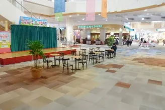 【イオンモール大曲/1F花火の広場】各種プロモーションイベントや大型の物販イベントに最適な施設中央にある視認性抜群のイベントスペース