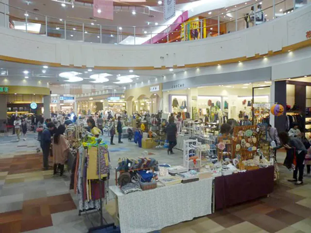 【イオンモール大曲/1F花火の広場】各種プロモーションイベントや大型の物販イベントに最適な施設中央にある視認性抜群のイベントスペース