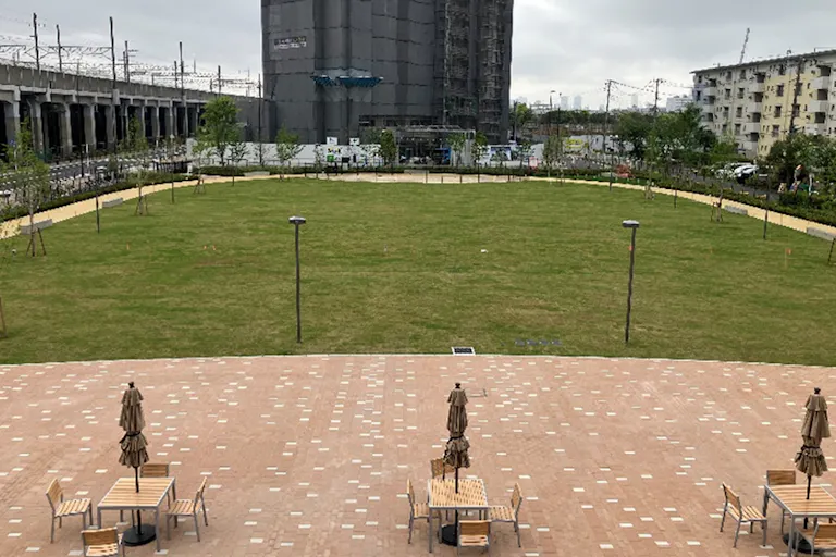 【ららテラスTOKYO-BAY】1F MIXI FUN PARK 芝生広場の画像1
