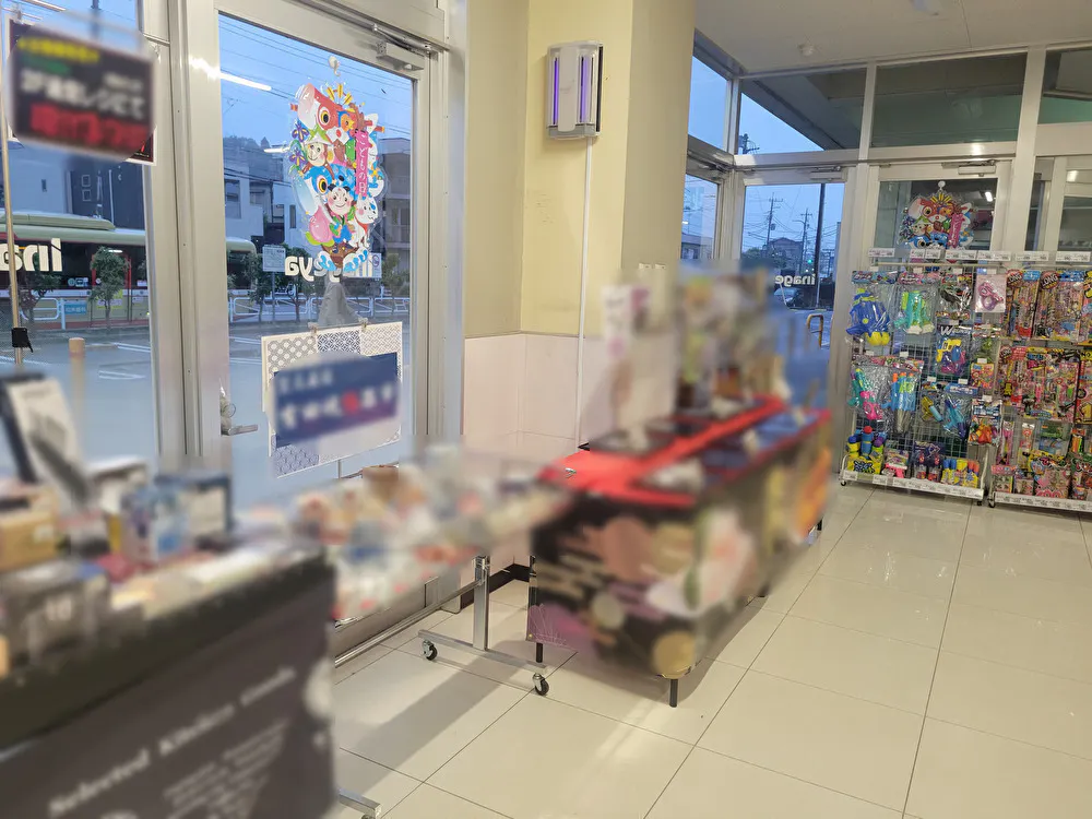 【いなげや八王子中野店】各種プロモーションイベントに最適なスーパーマーケットの店内入口イベントスペース