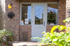 【東高円寺駅5分】ポップアップストアや展示会利用可能なアンティーク風のエレガントなカフェ空間のレンタルスペース