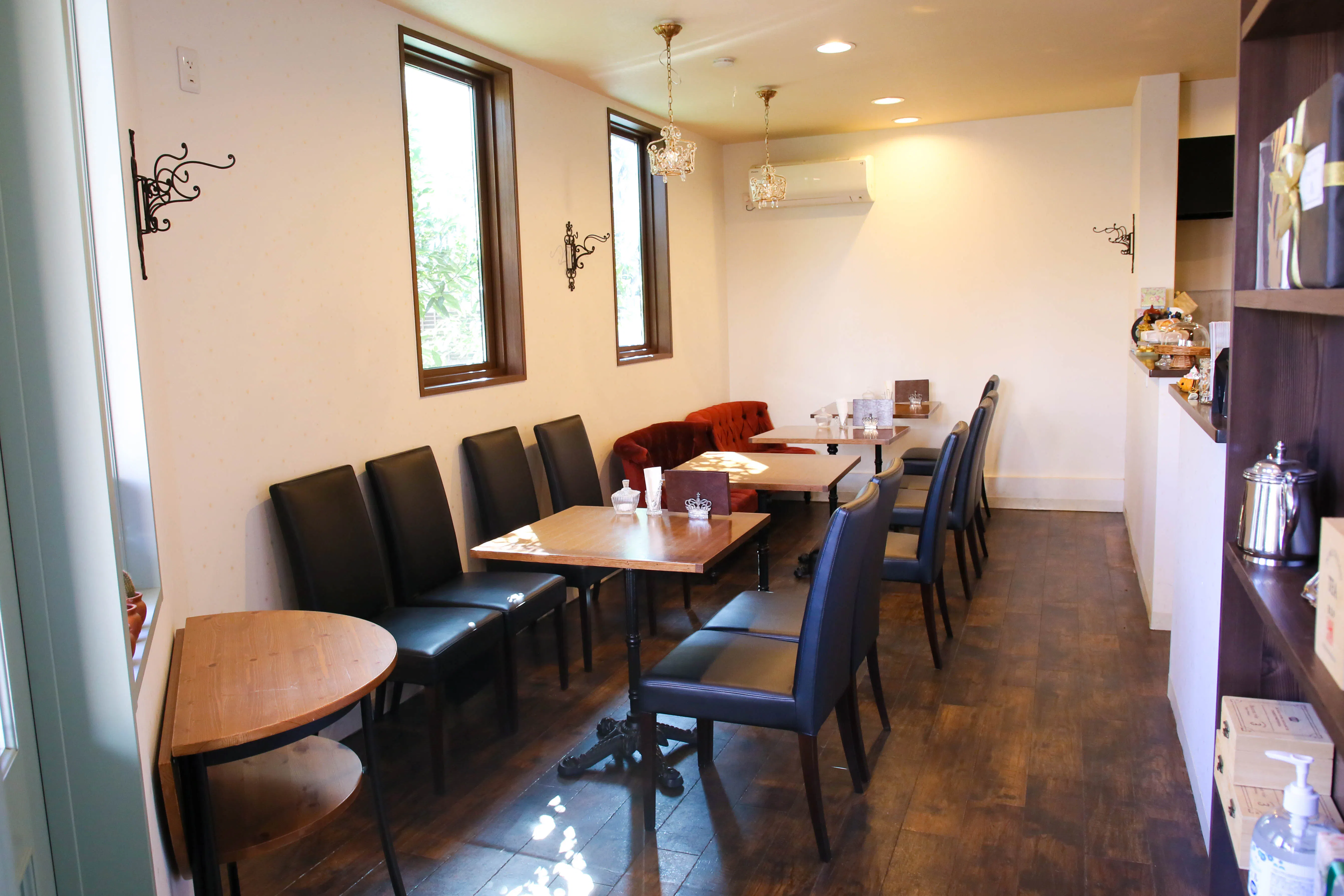 【東高円寺駅5分】ポップアップストアや展示会利用可能なアンティーク風のエレガントなカフェ空間のレンタルスペース