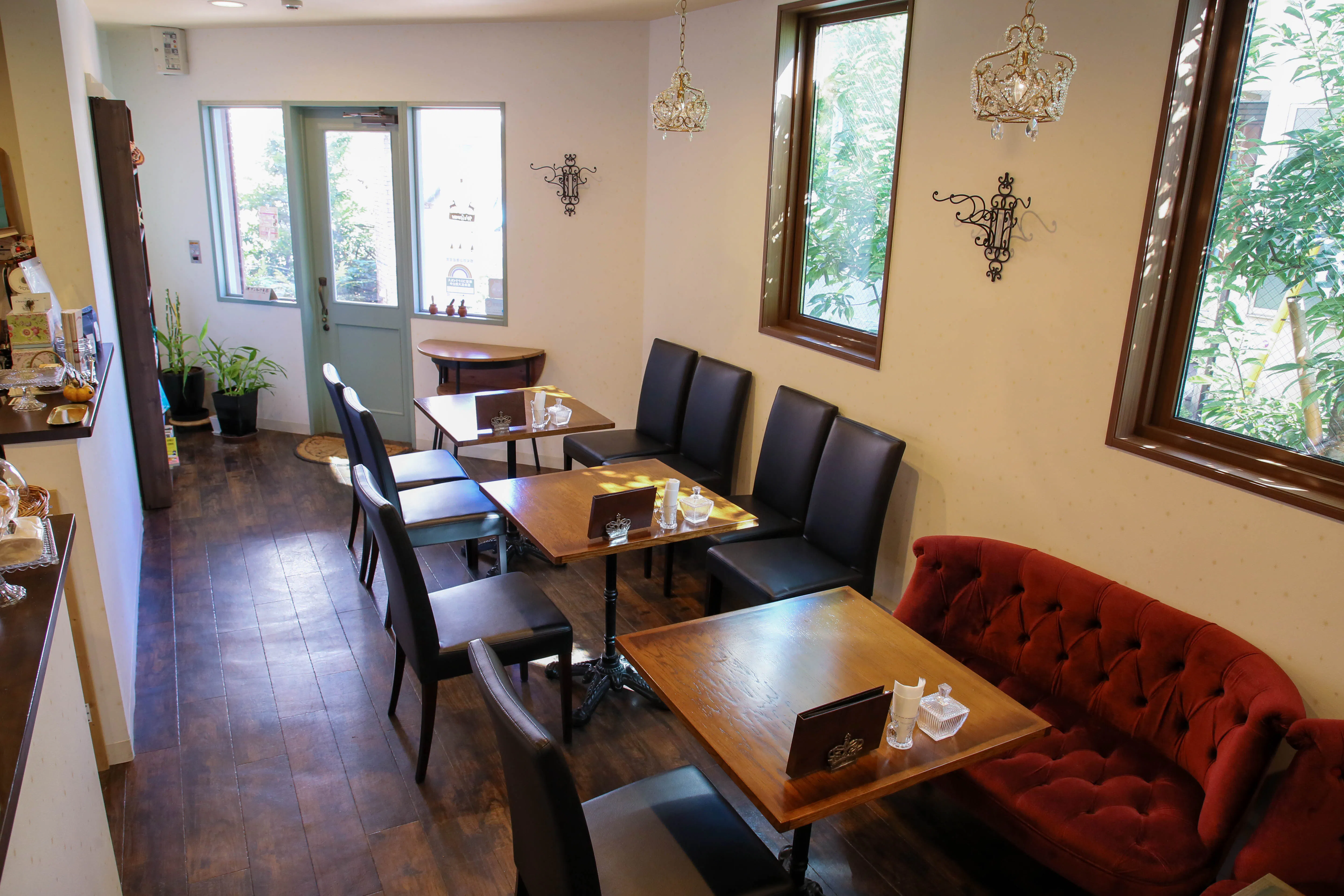 【東高円寺駅5分】ポップアップストアや展示会利用可能なアンティーク風のエレガントなカフェ空間のレンタルスペース