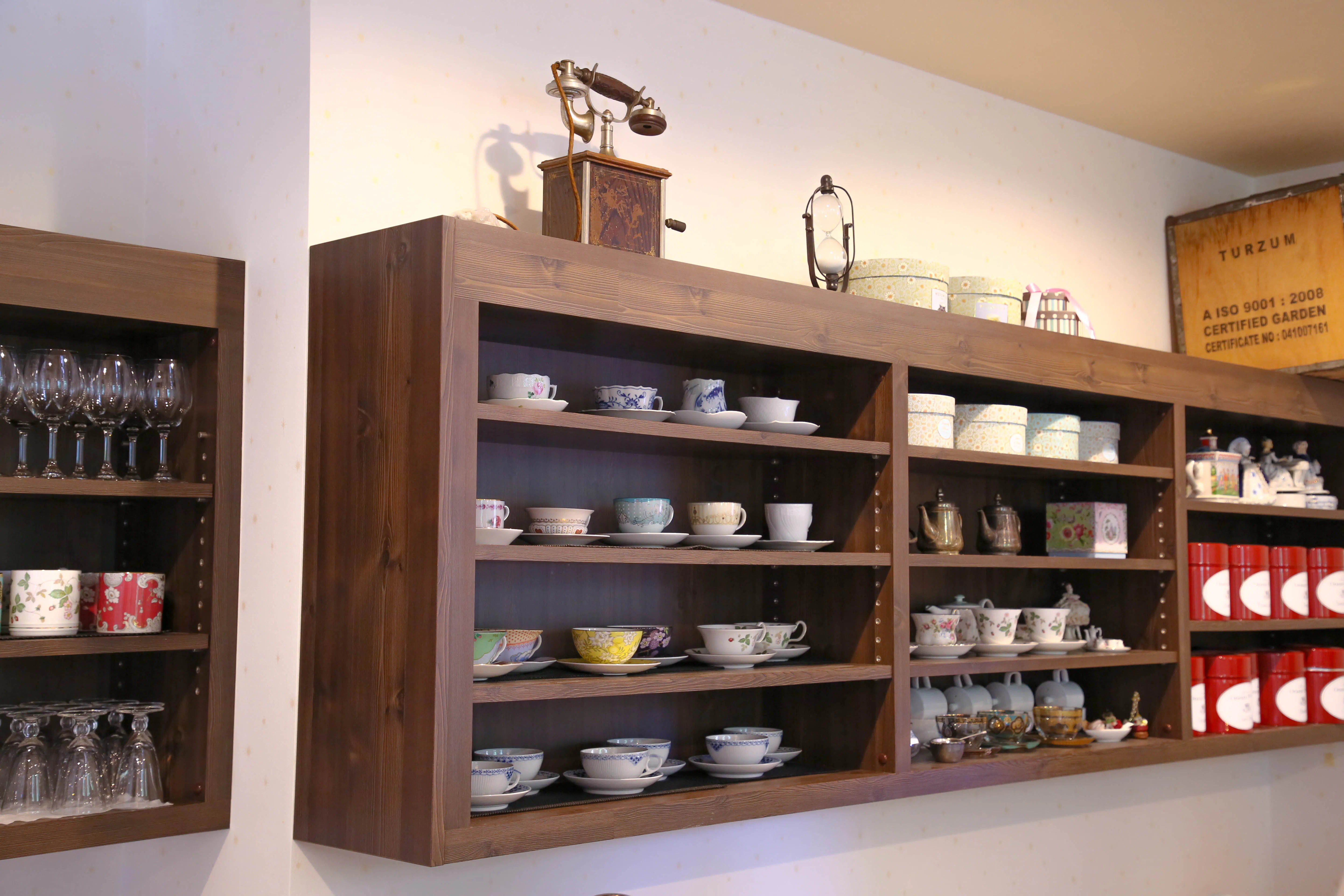 【東高円寺駅5分】ポップアップストアや展示会利用可能なアンティーク風のエレガントなカフェ空間のレンタルスペース