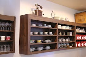 【東高円寺駅5分】ポップアップストアや展示会利用可能なアンティーク風のエレガントなカフェ空間のレンタルスペース