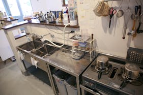 【東高円寺駅5分】ポップアップストアや展示会利用可能なアンティーク風のエレガントなカフェ空間のレンタルスペース