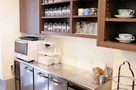 【東高円寺駅5分】ポップアップストアや展示会利用可能なアンティーク風のエレガントなカフェ空間のレンタルスペース