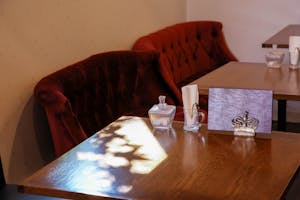 【東高円寺駅5分】ポップアップストアや展示会利用可能なアンティーク風のエレガントなカフェ空間のレンタルスペース