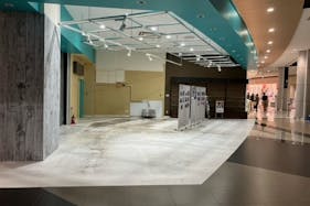 【イオンモール新小松】アルビオン横区画(レストラン側)