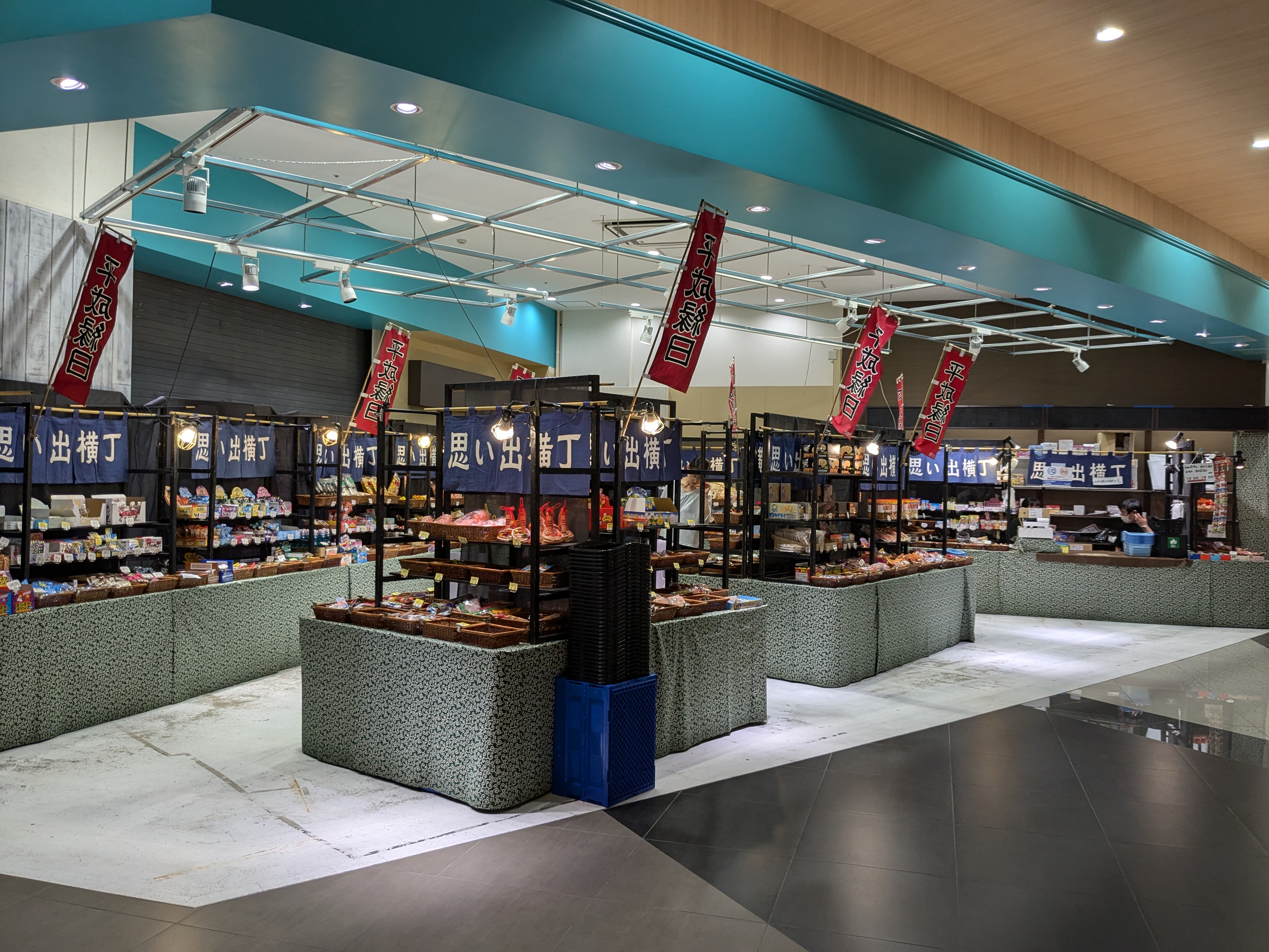 【イオンモール新小松】アルビオン横区画（レストラン側）