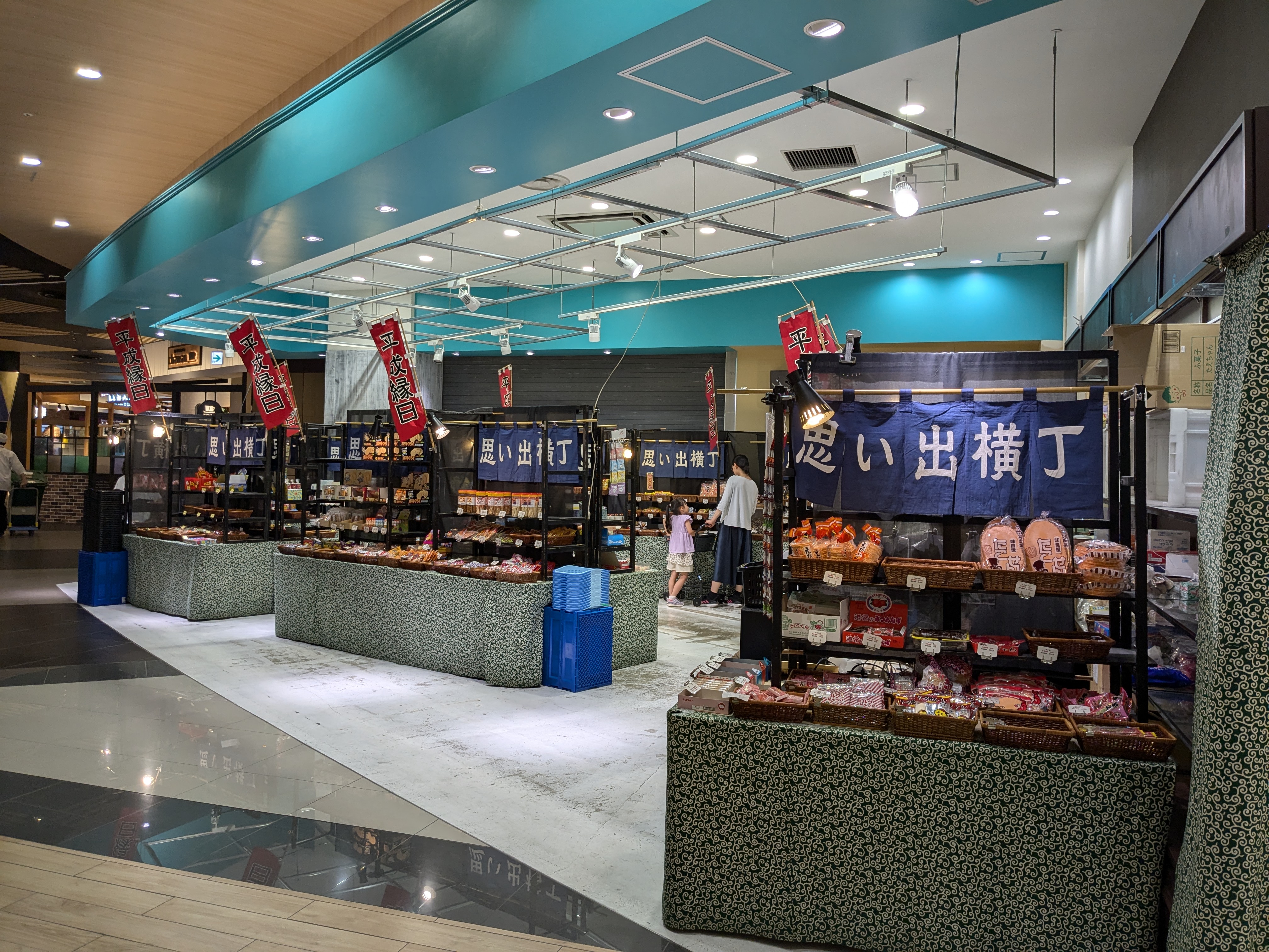 【イオンモール新小松】アルビオン横区画（レストラン側）