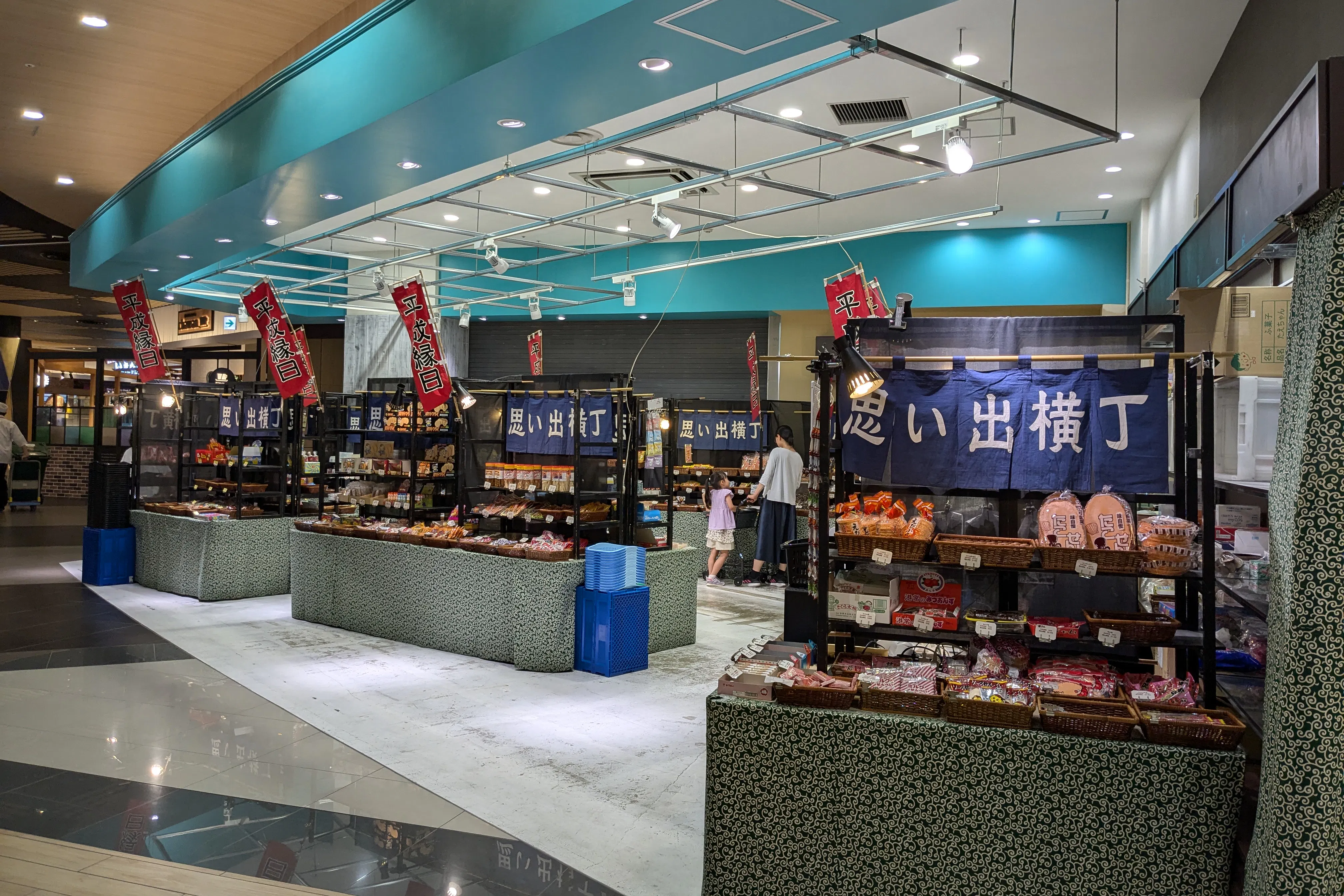 【イオンモール新小松】アルビオン横区画(レストラン側)