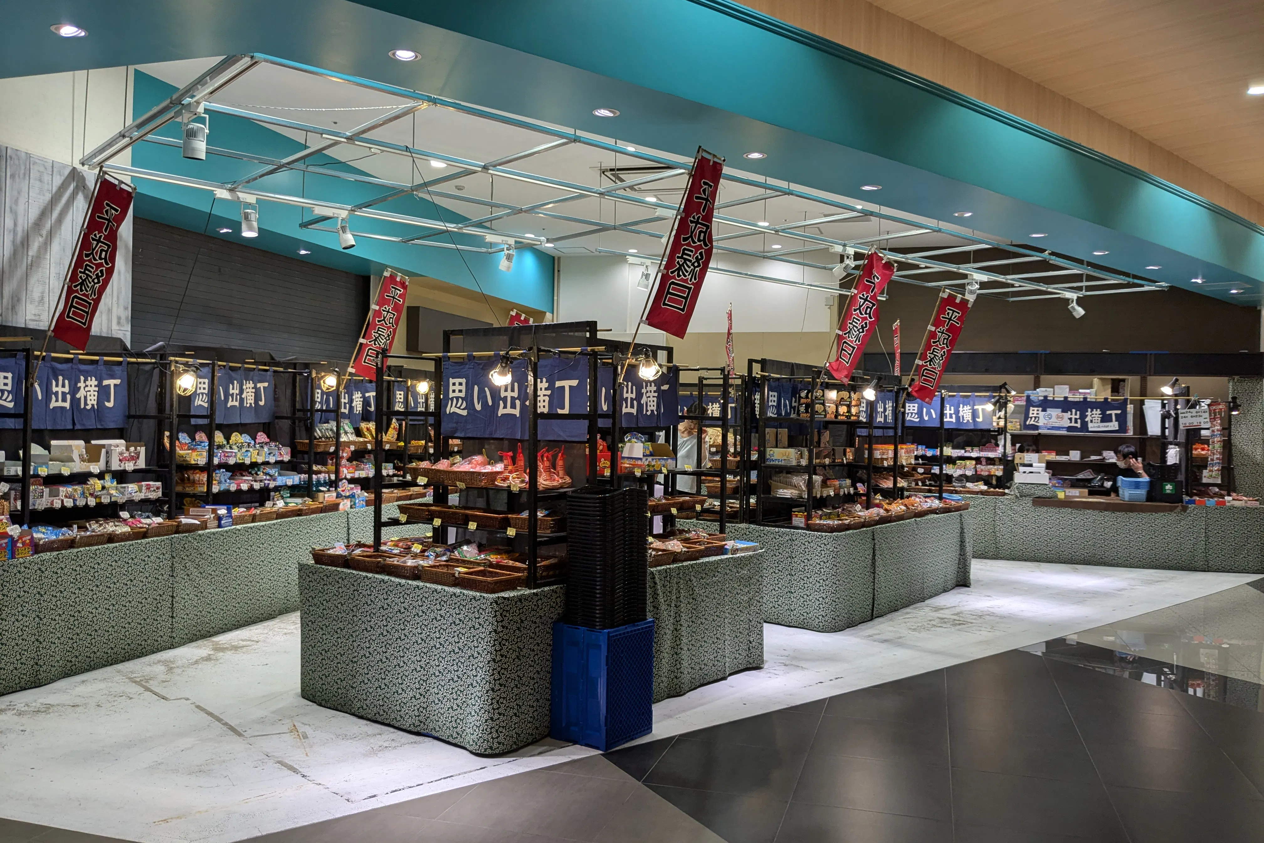 【イオンモール新小松】アルビオン横区画(レストラン側)