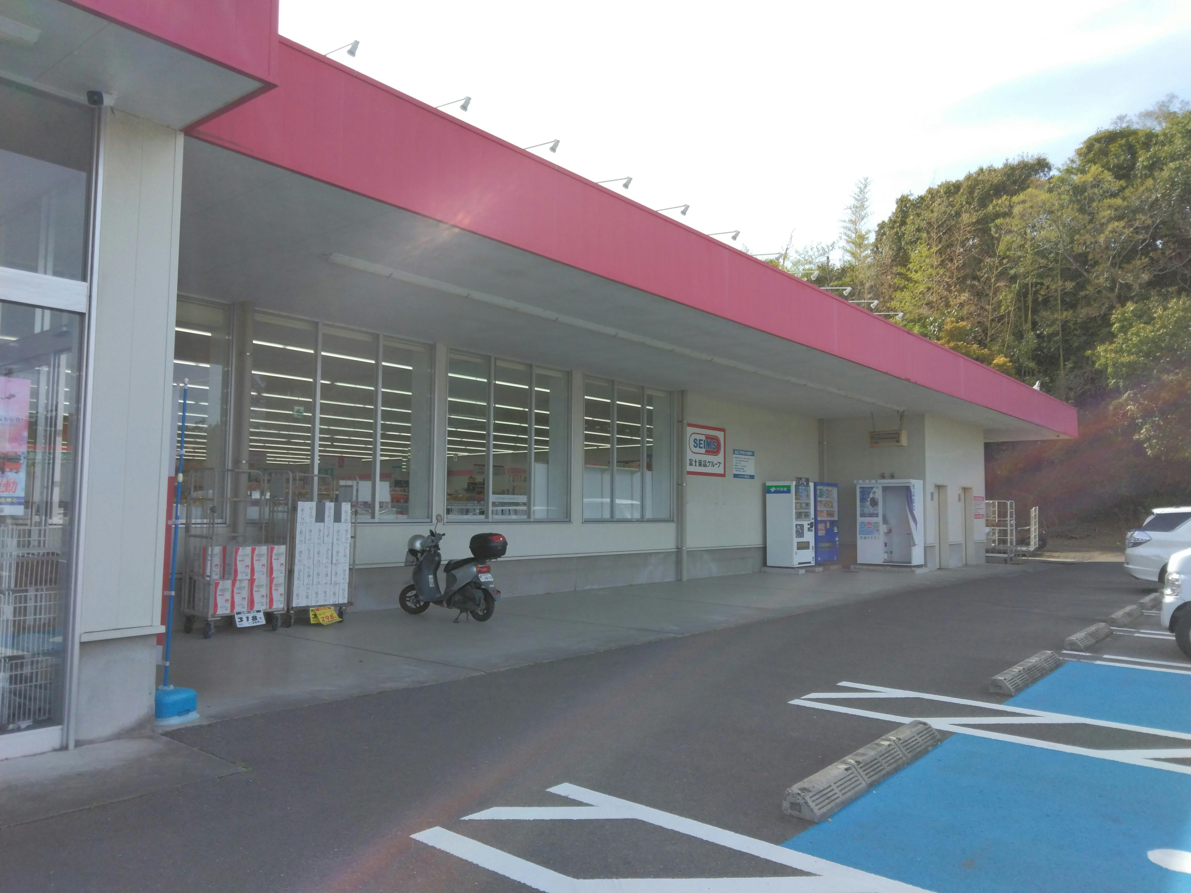 【スーパードラッグキリン田辺東山店】キッチンカー出店やプロモーション催事に最適なドラッグストアの駐車場イベントスペース