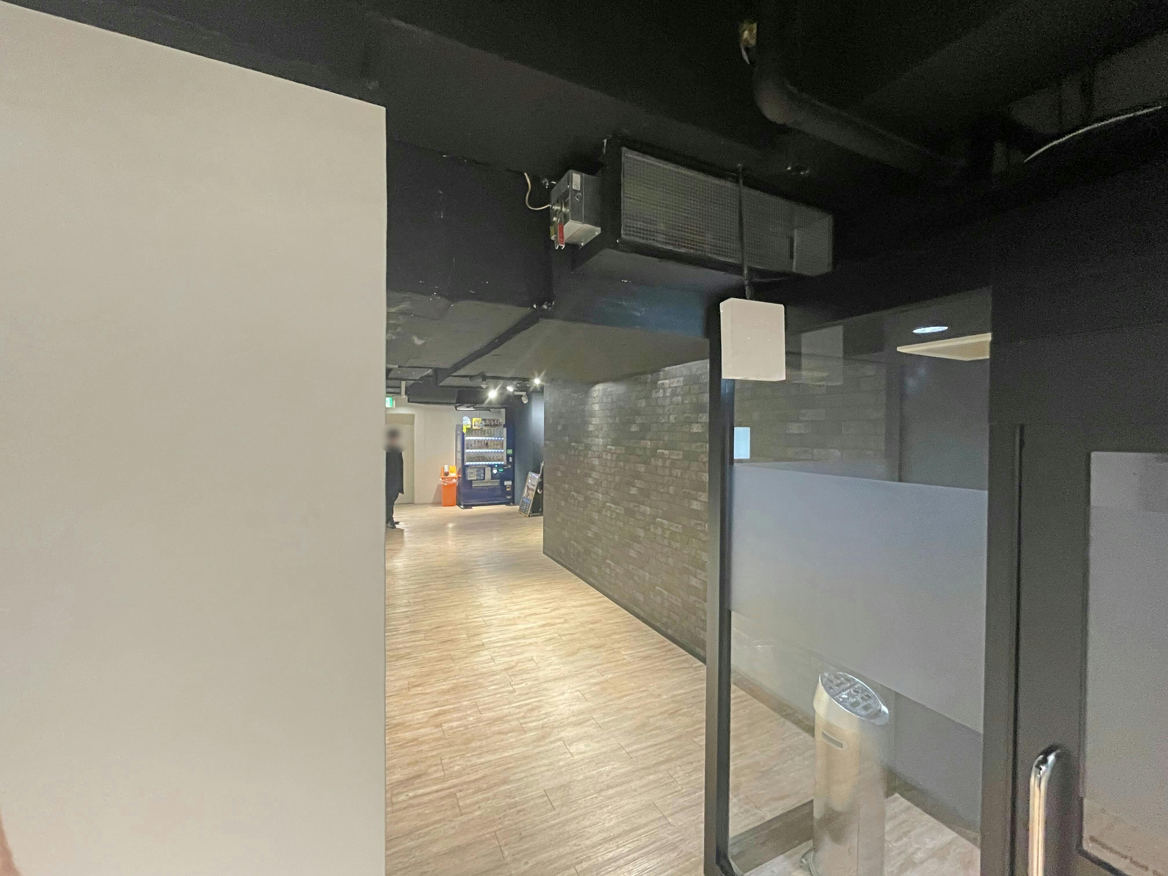 【ピアザ松戸/松戸駅東口直結】喫煙具のプロモーションイベントに最適な駅出口直結の商業施設9階にある喫煙所横のイベントスペース