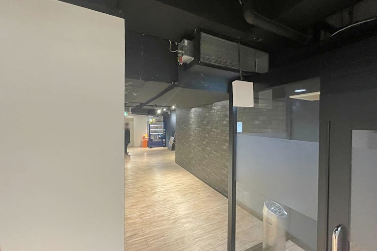 【ピアザ松戸/松戸駅東口直結】喫煙具のプロモーションイベントに最適な駅出口直結の商業施設9階にある喫煙所横のイベントスペースの画像2