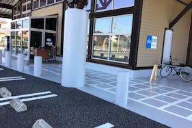 【ダイナム福山店】キッチンカーやプロモーション等に最適なアミューズメント施設のイベントスペース(店舗入場口)