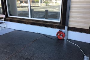 【ダイナム福山店】キッチンカーやプロモーション等に最適なアミューズメント施設のイベントスペース(店舗入場口)