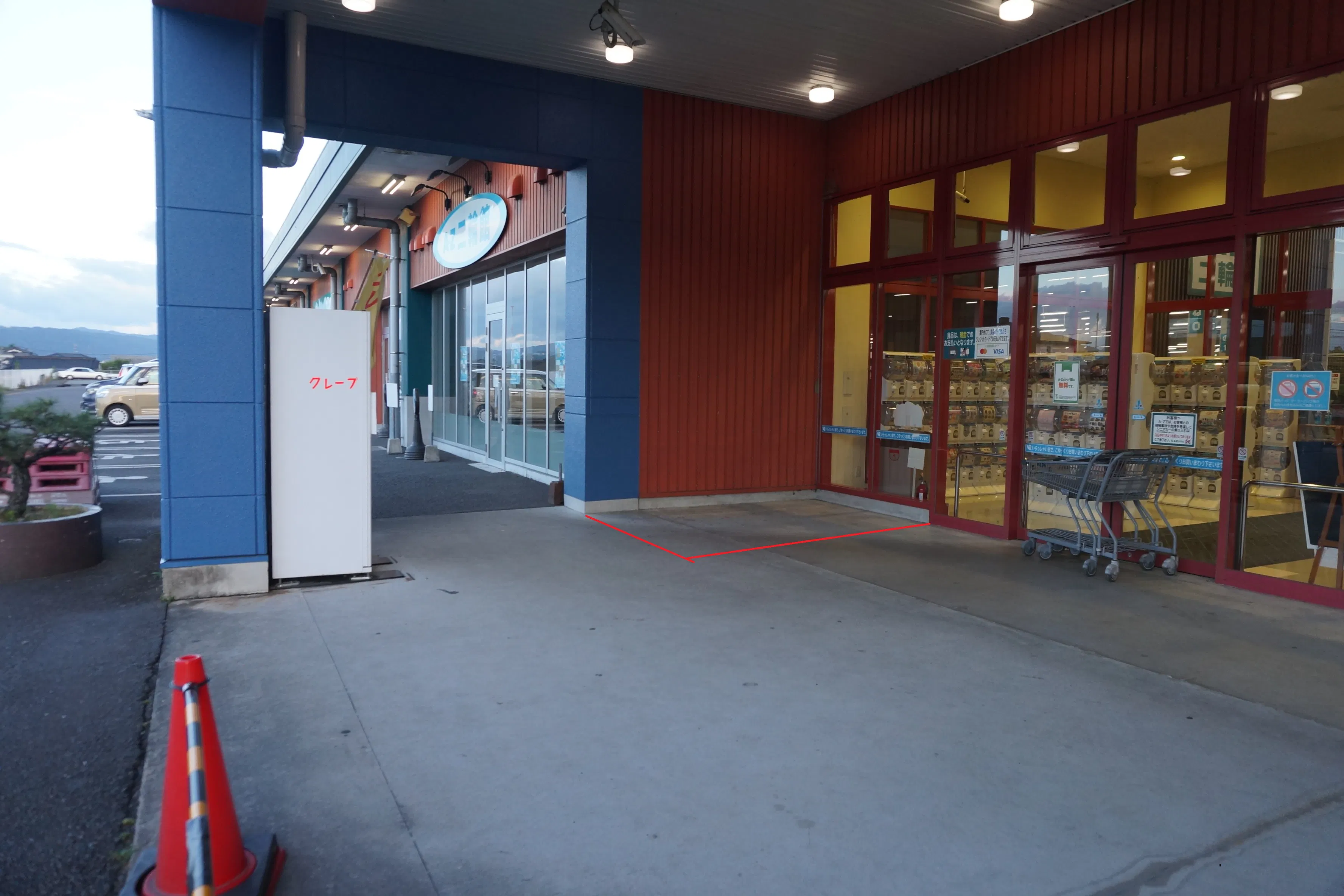 【AZはやと店】プロモーションに最適な第二玄関脇のスペース