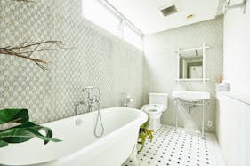 【外苑前駅10分】展示会や撮影に適した自然光差し込む什器が豊富なイベントスペース