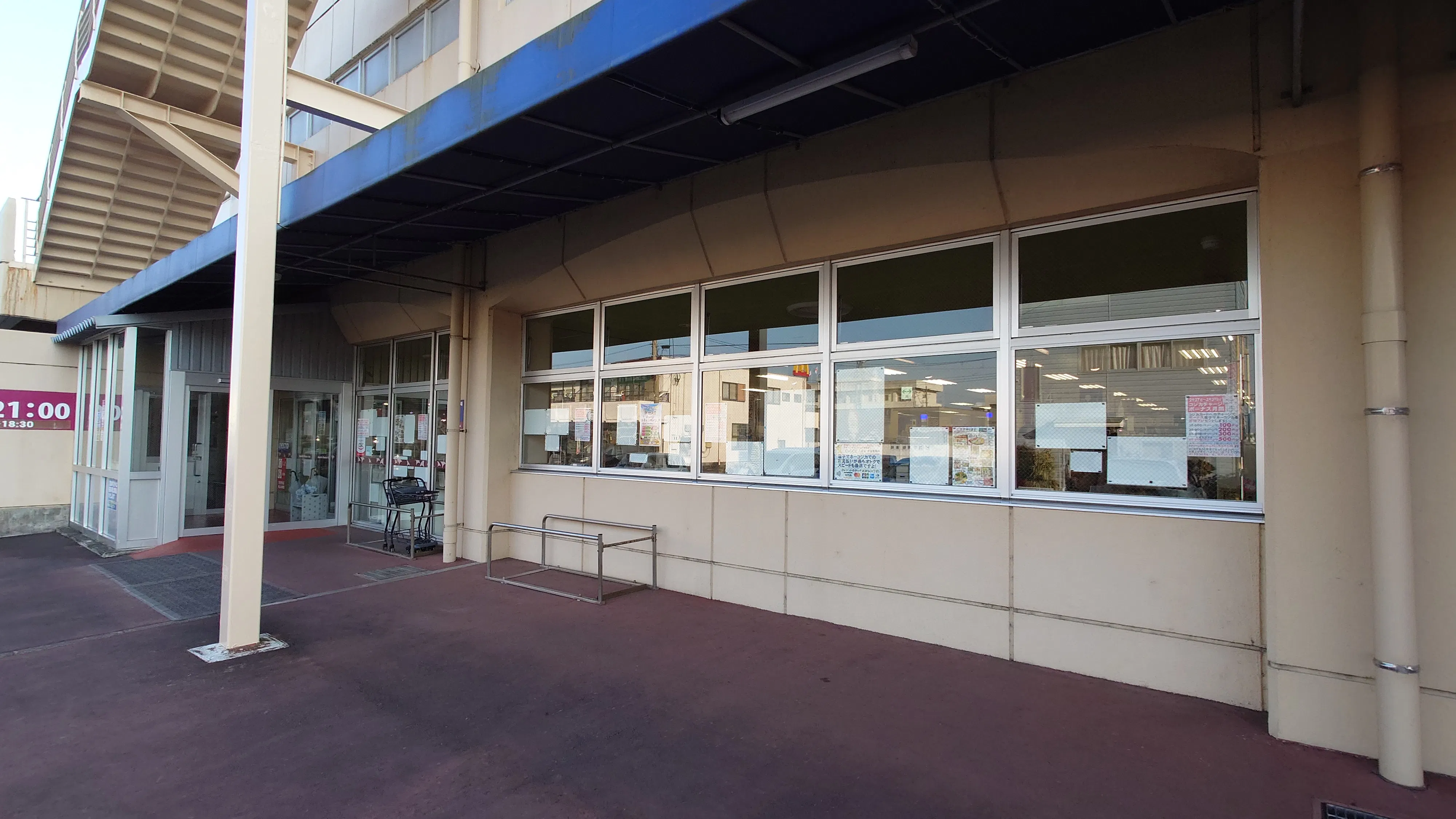 【ピコ】プロモーション・物販に最適な北面テント下の広いスペースの画像