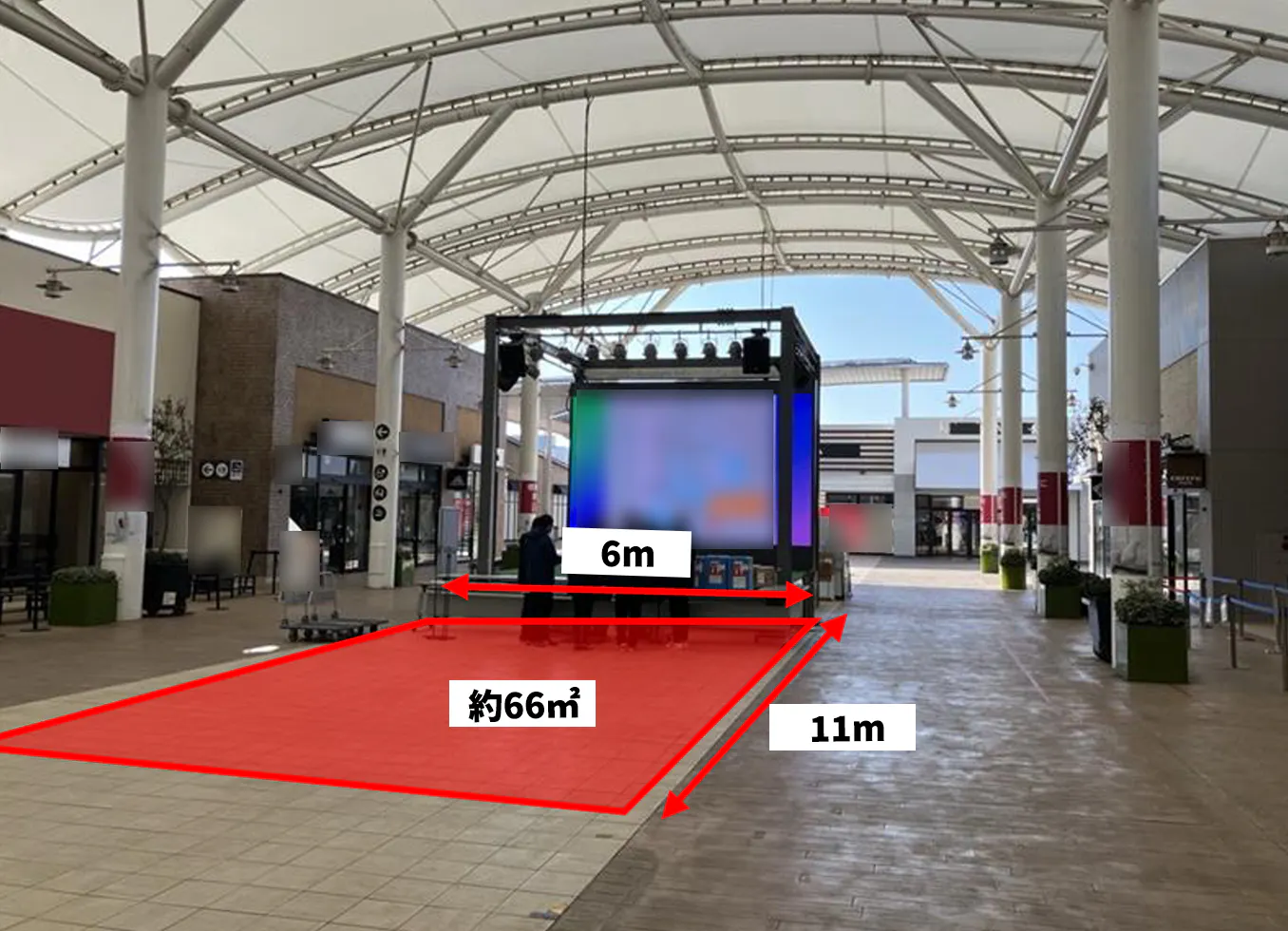 【三井アウトレットパーク 木更津】ピアストリート内 (ステージ側)