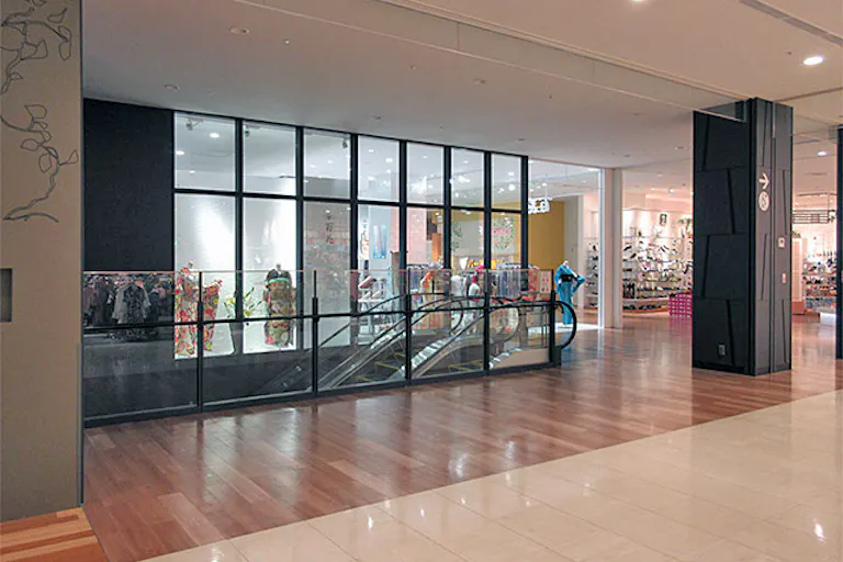 【イオンモール多摩平の森】2F 三井住友銀行前の画像1