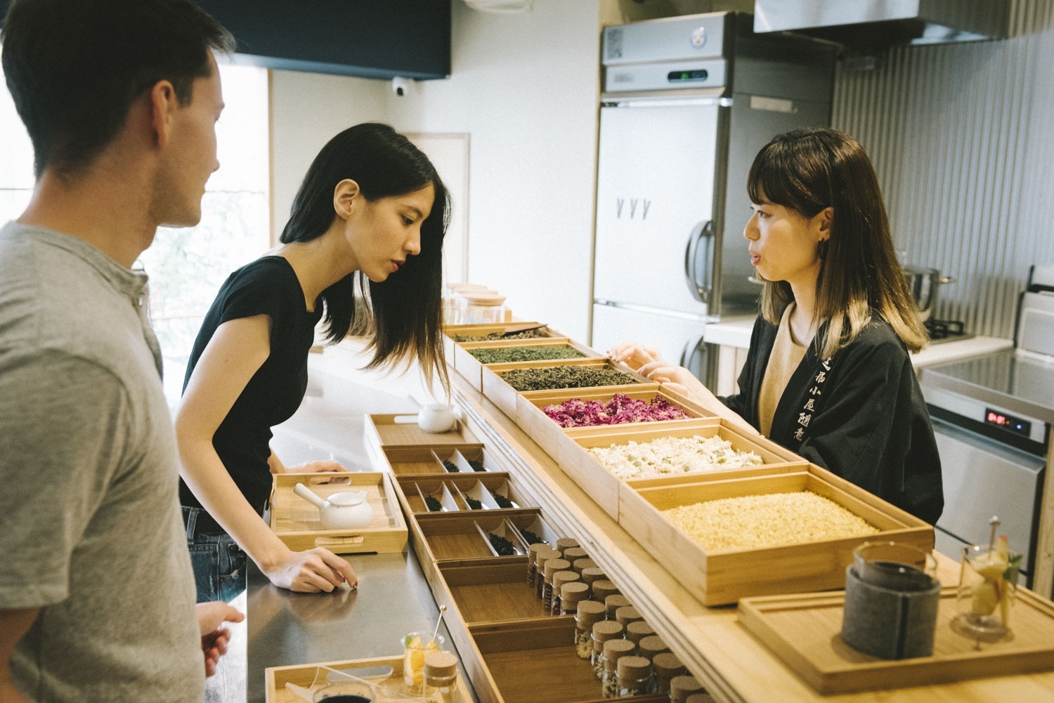 併設するカフェでご注文も可能