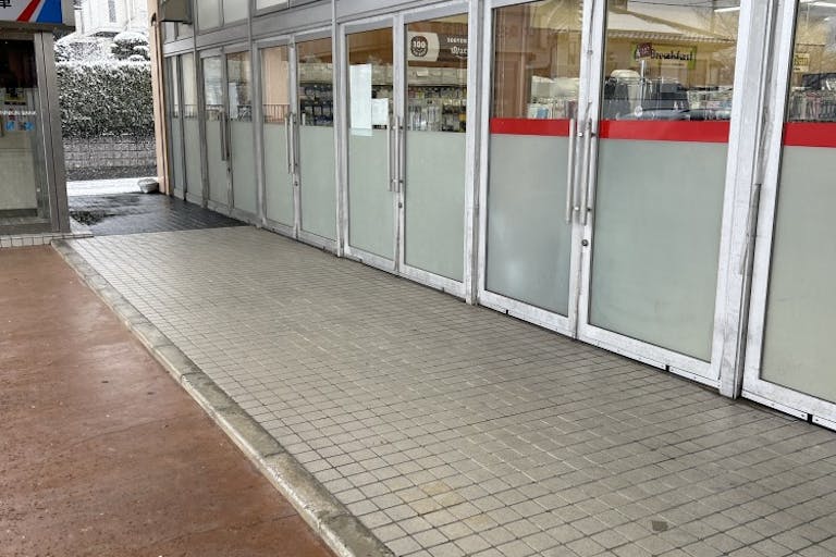 【一号舘東員】販促プロモーションに最適な屋外軒下スペースの画像4