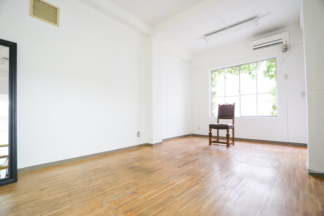 【北浜駅1分】レトロな雰囲気の撮影・ギャラリー・ポップアップストアに最適なアトリエ